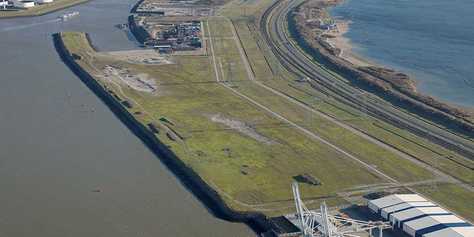 Bouw kademuren HES Hartel Tank Terminal gereed