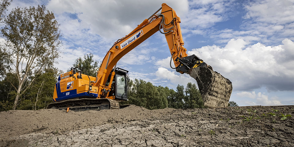 Van Oord neemt eerste zware elektrische graafmachine van Nederland in gebruik