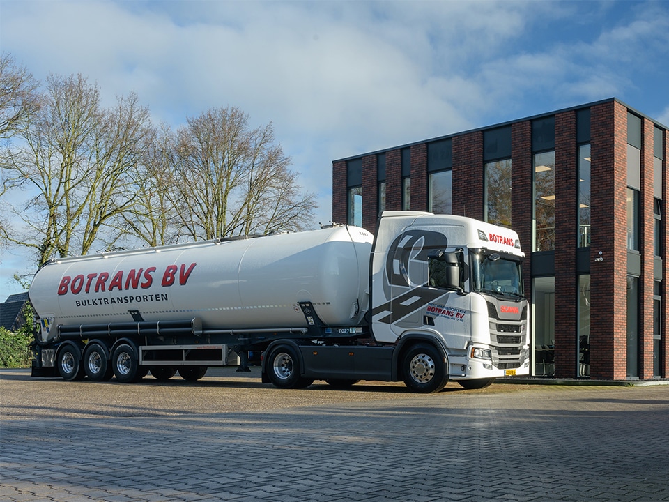 Botrans zet Scania in op transport veevoeder