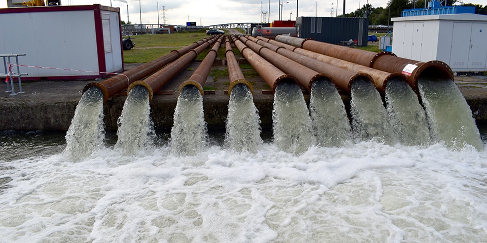 Tijdelijke pompinstallaties vanwege laagterecords Maasdebiet