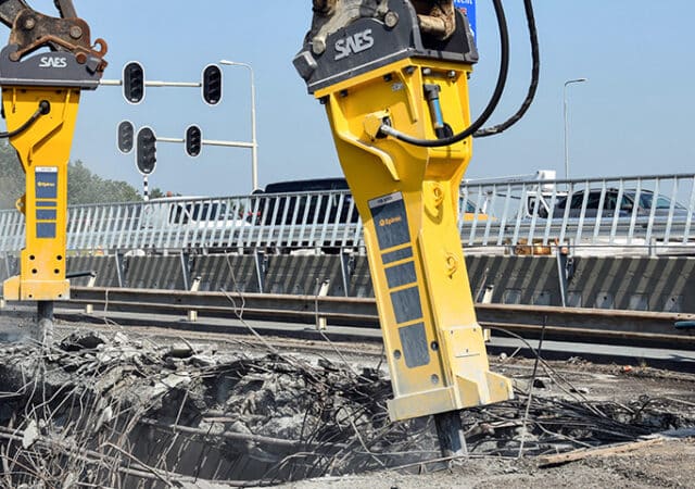 epiroc hb4100 en epiroc hb7000 op viaduct