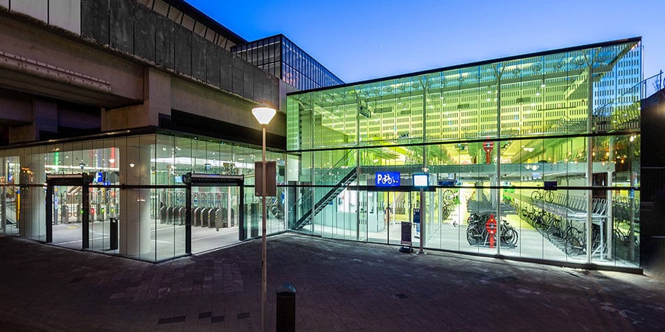 Nieuwe glazen fietsenstalling Station RAI verdrievoudigt capaciteit