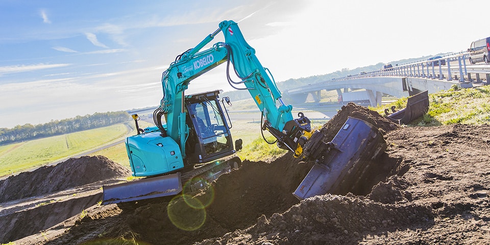 Primeur: Kobelco SK75SR-7 for Overvest