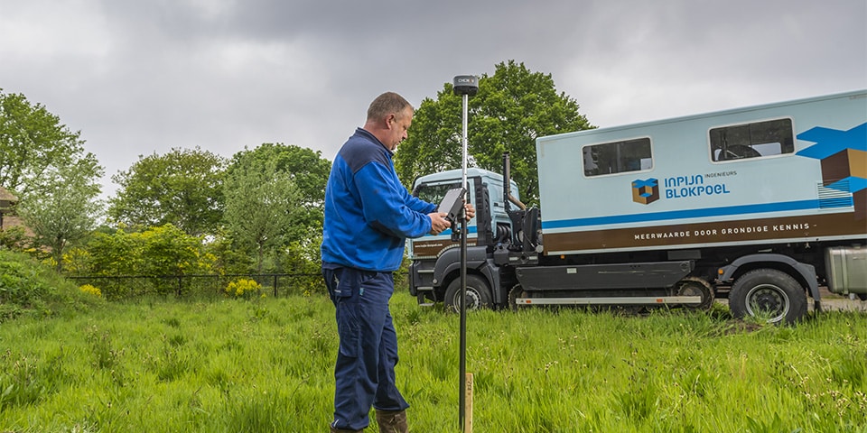 Reliable and affordable GPS measuring stick, ideal for probing and drilling