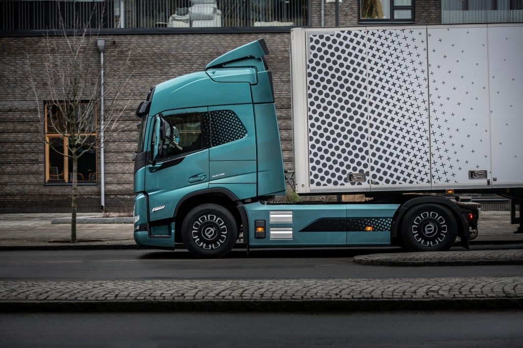 volvo fm electric elektrische truck zijkant