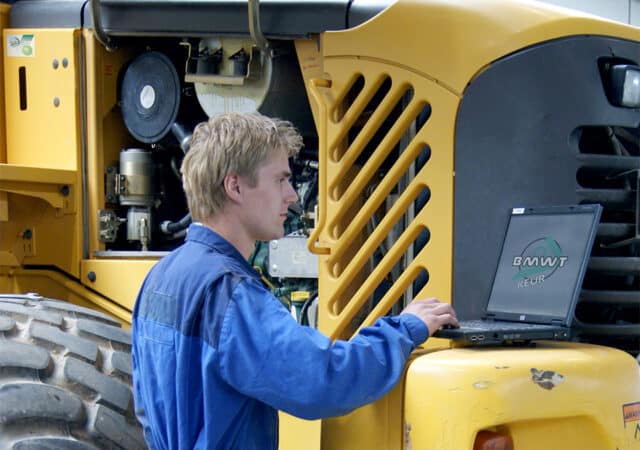 BMWT Inspektion in seiner Arbeit Erdbewegungsarbeiten digitale Inspektion ID14 Kopie