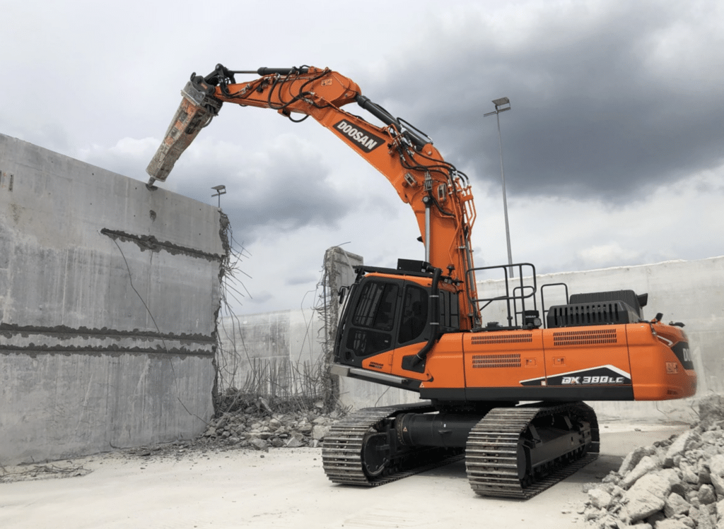 Doosan voegt derde model toe aan serie sloopgraafmachines