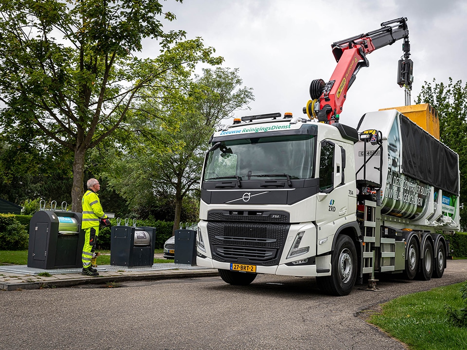 Zeeuwse Reinigingsdienst zamelt glas in met nieuwe Volvo FM