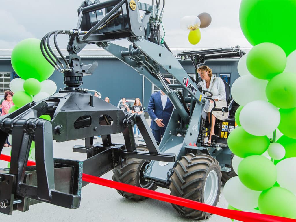 Opening door burgemeester Van Hartskamp op elektrische Giant G2200E X Tra © Marina Kemp