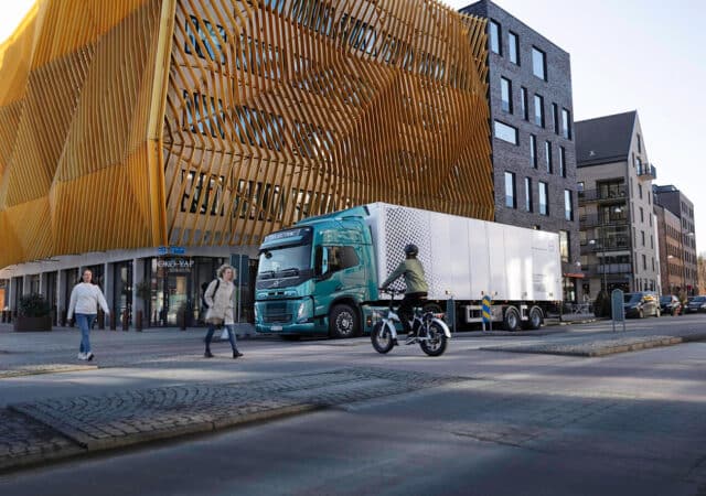 volvo fm electric in de stad