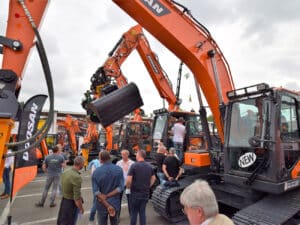 Doosan stand