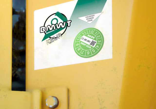 BMWT Keuringssticker 2022 op achtergrond
