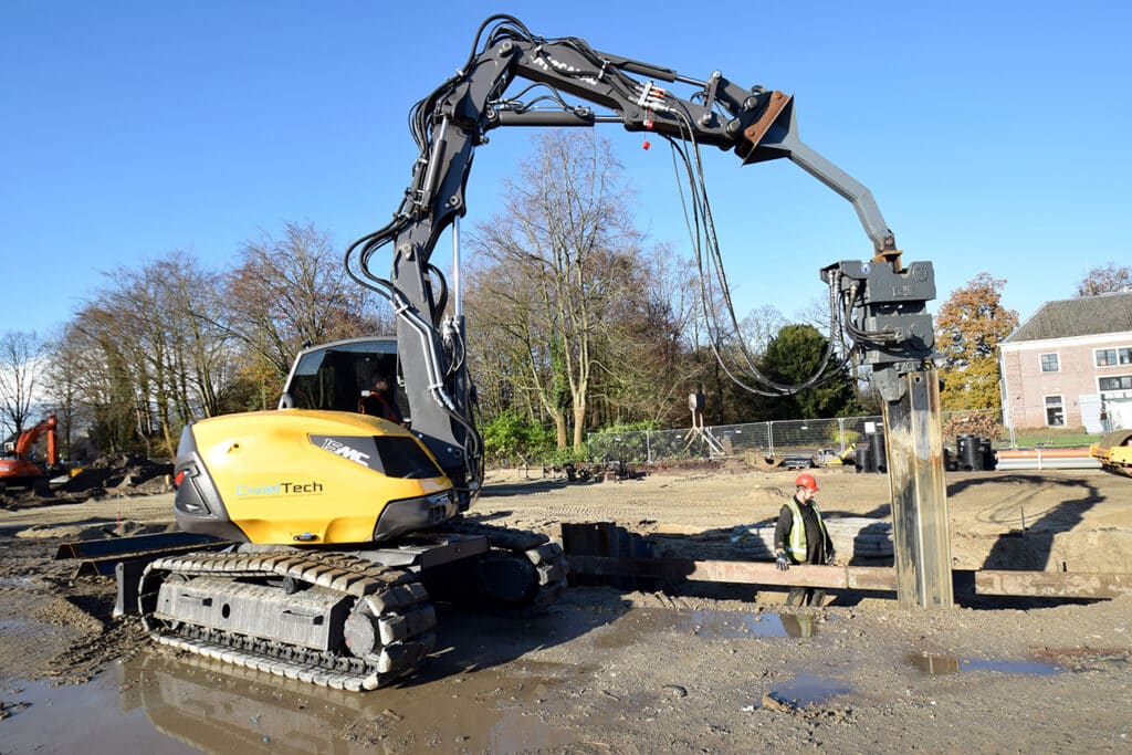 Mecalac bewijst zich als compacte funderingskraan