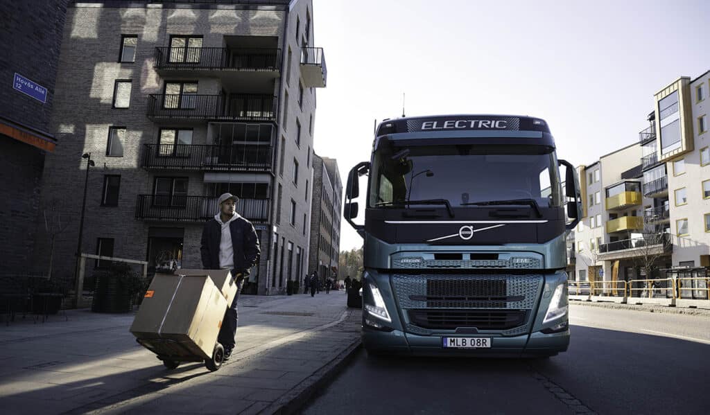 volvo fm electric in stad