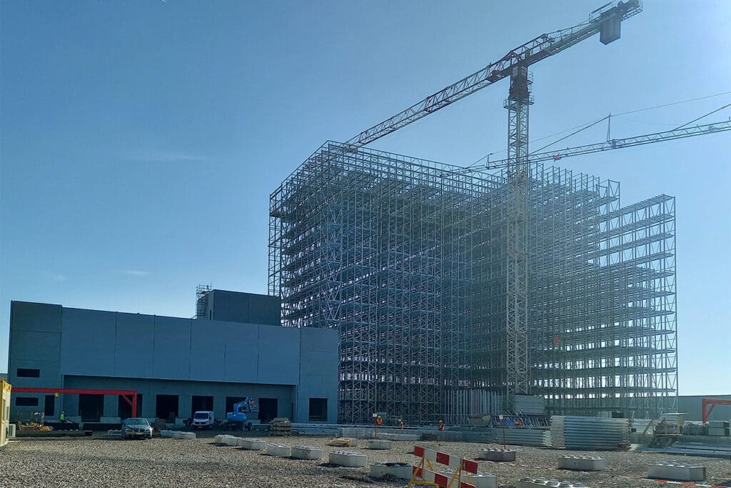 Expeditiegebouw met 5 etages en vol constructieve hoogstandjes