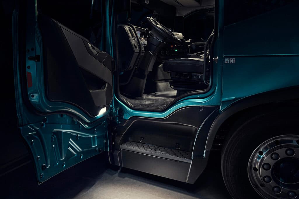 volvo trucks fm low entry 7