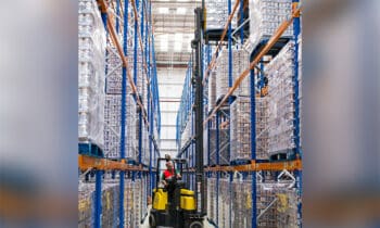 aisle master smalle gang heftruck warehouse scaled.jpg
