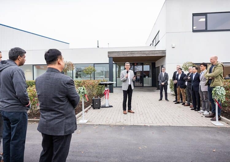 CEO Gary Hornbacher tijdens de officiele opening