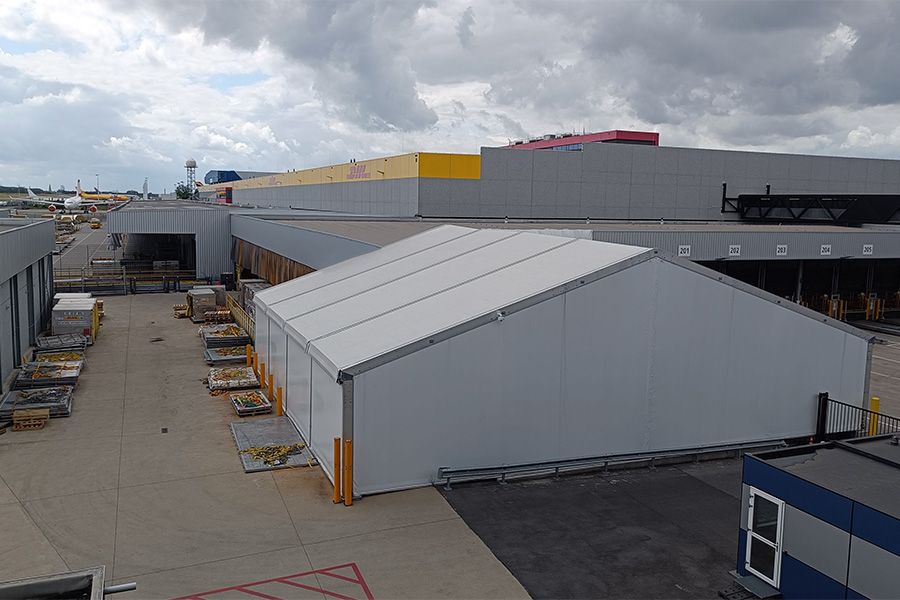 Veldeman bouwt tijdelijke bedrijfshal op maat voor DHL Aviation