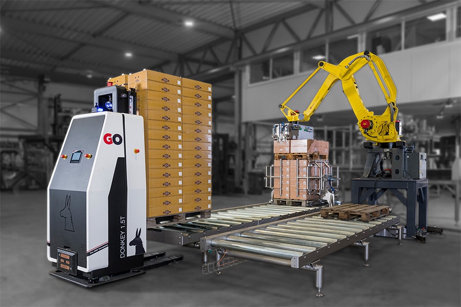 2025 07 Inhalt GO Image AGV mit Palettierroboter