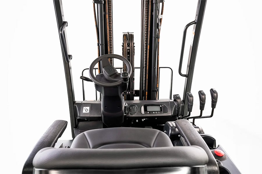 8 nieuwe heftrucks voor systeembouwer 2