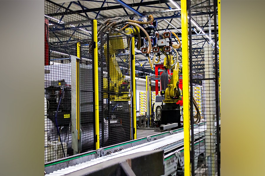 Axelent sorgt für umfassende Sicherheit in Produktion und Lagerhaltung, von Kollisionsschutz bis hin zu visueller Zoneneinteilung 2