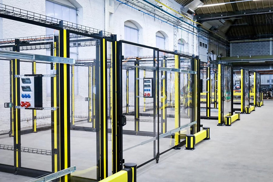 Axelent sorgt für umfassende Sicherheit in Produktion und Lagerhaltung, von Kollisionsschutz bis hin zu visueller Zoneneinteilung 1