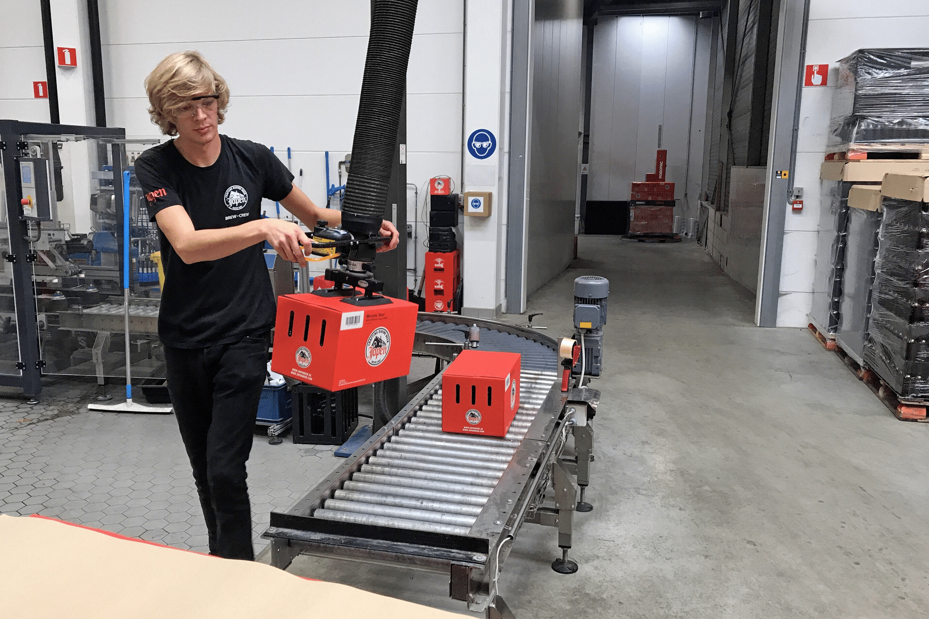 Ergonomische tilhulpen maken inpaklijnen efficiënter en veiliger 4