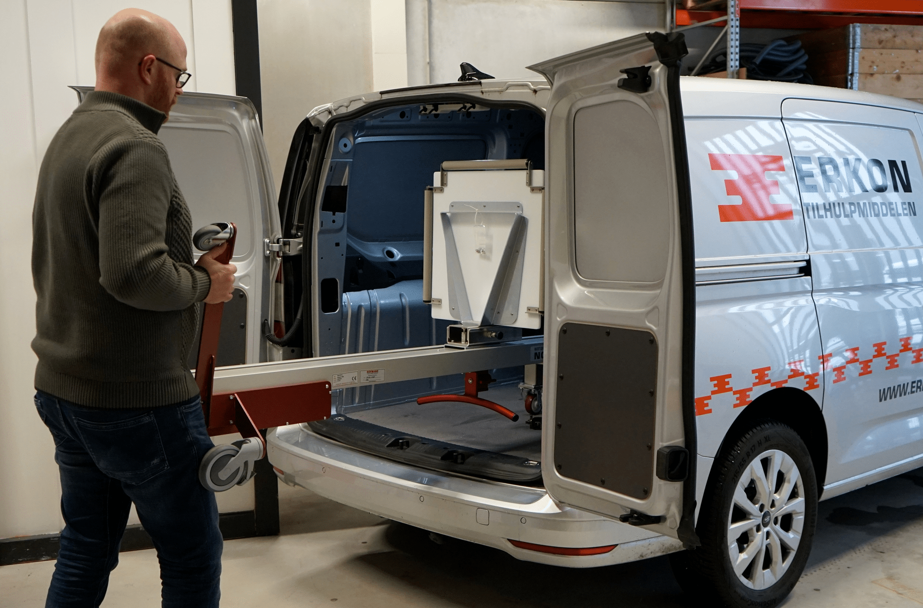 Ergonomische tilhulpen maken inpaklijnen efficiënter en veiliger 5