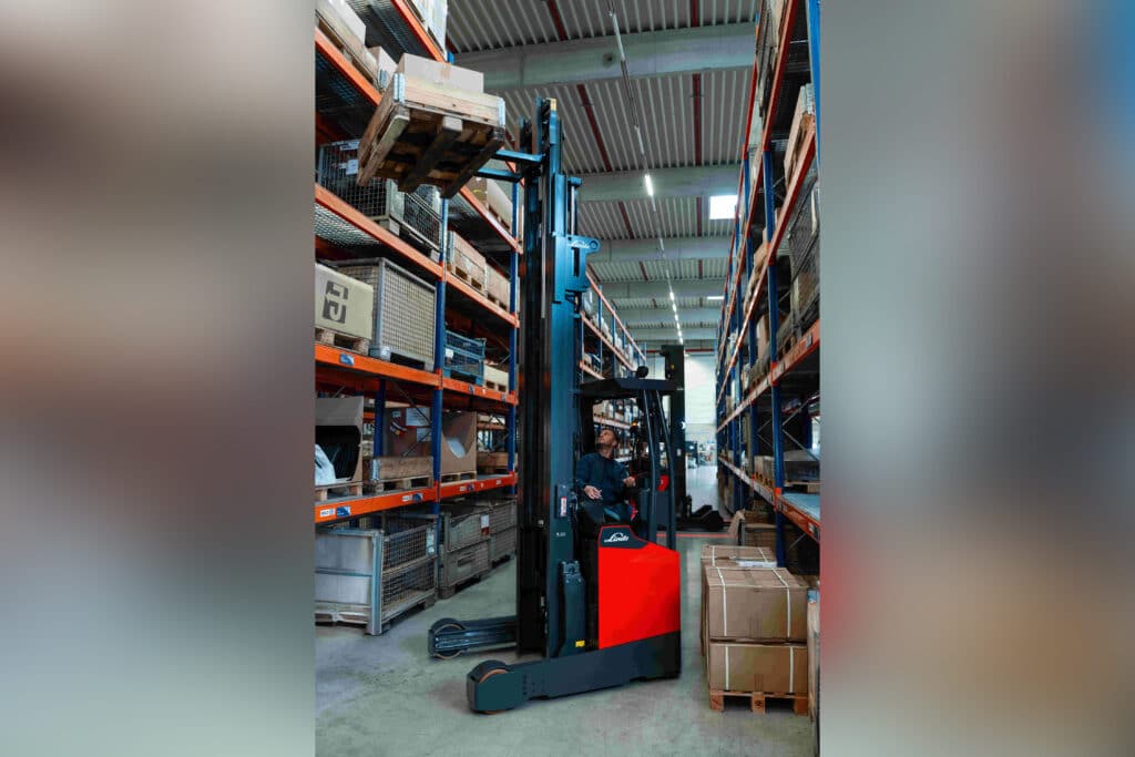 De nieuwe reachtrucks van Linde zijn de perfecte keuze voor dagelijkse magazijntoepassingen. 2