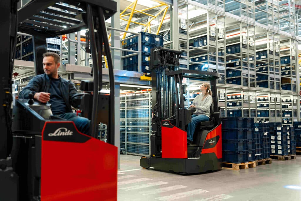 Linde's new reach trucks are the perfect choice for everyday warehouse applications. 1