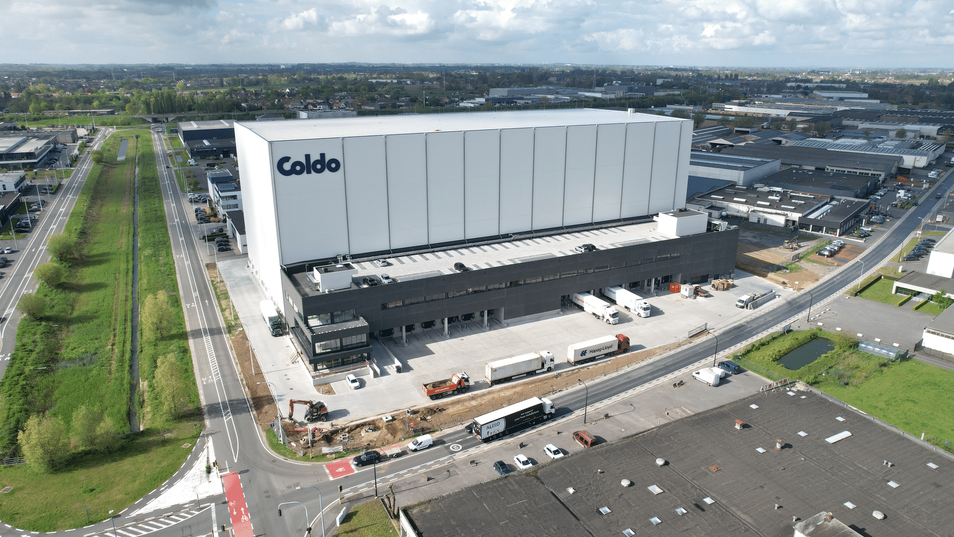 Atelier Dumon installeert innovatieve autolift in nieuw diepvriesmagazijn van Coldo 1