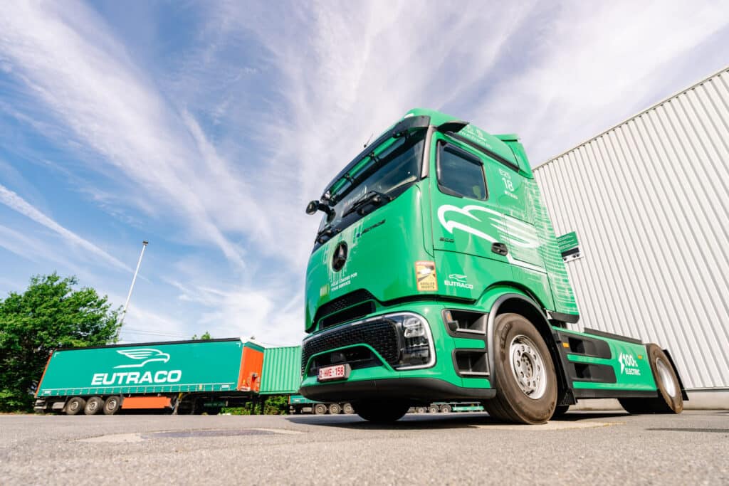 Ultraschnelle Ladegeräte für Elektrofahrzeuge und Industriebatterien bei EUTRACO in Roeselare 3 offiziell in Betrieb genommen
