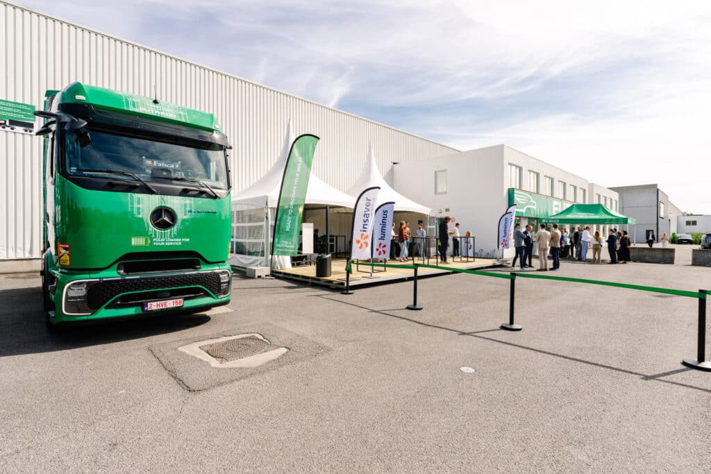 Ultraschnelle Ladegeräte für Elektrofahrzeuge und Industriebatterien bei EUTRACO in Roeselare 1 offiziell in Betrieb genommen