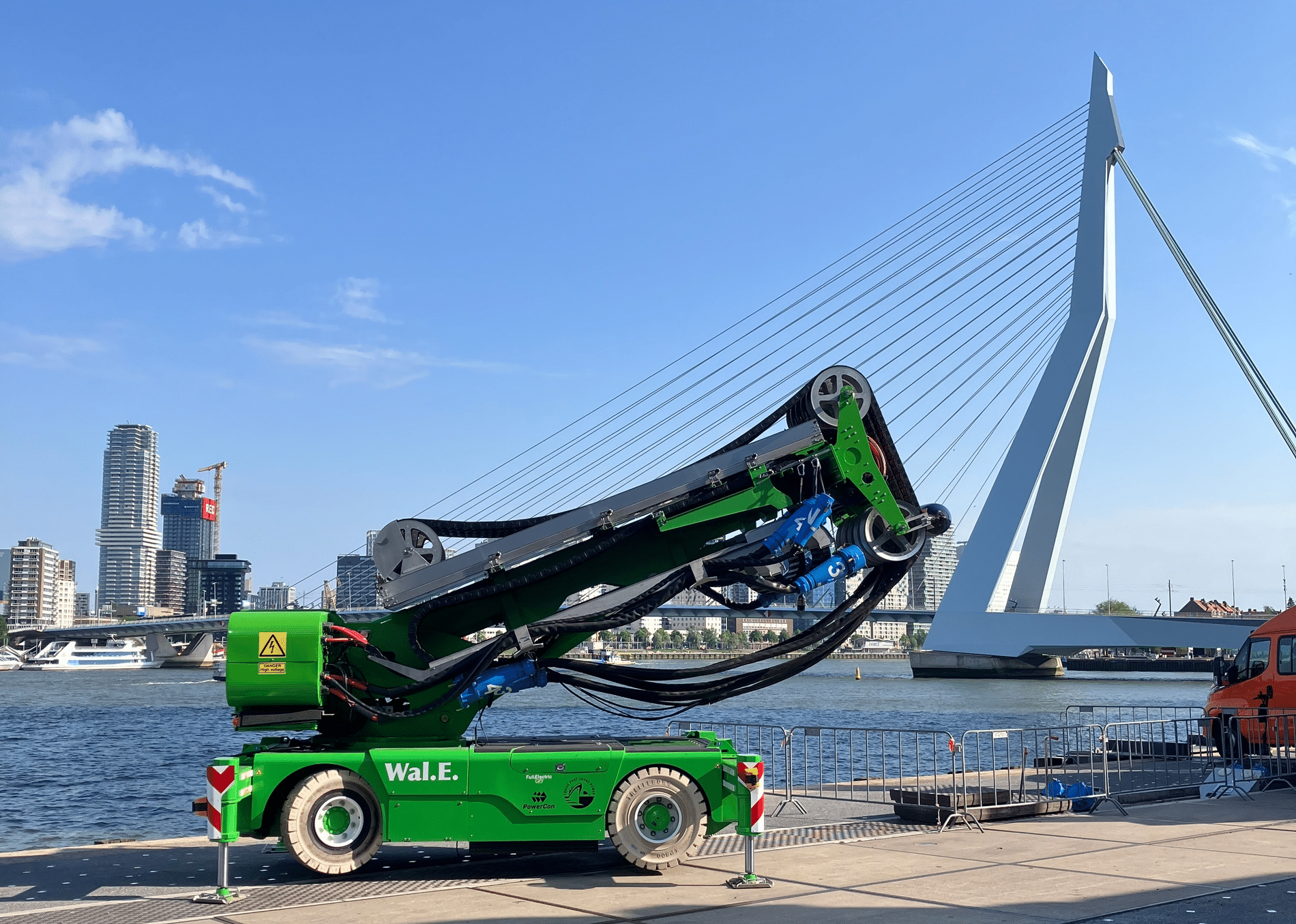 Systeem voor koppeling van cruiseschepen aan walstroom wint gouden vector award 2