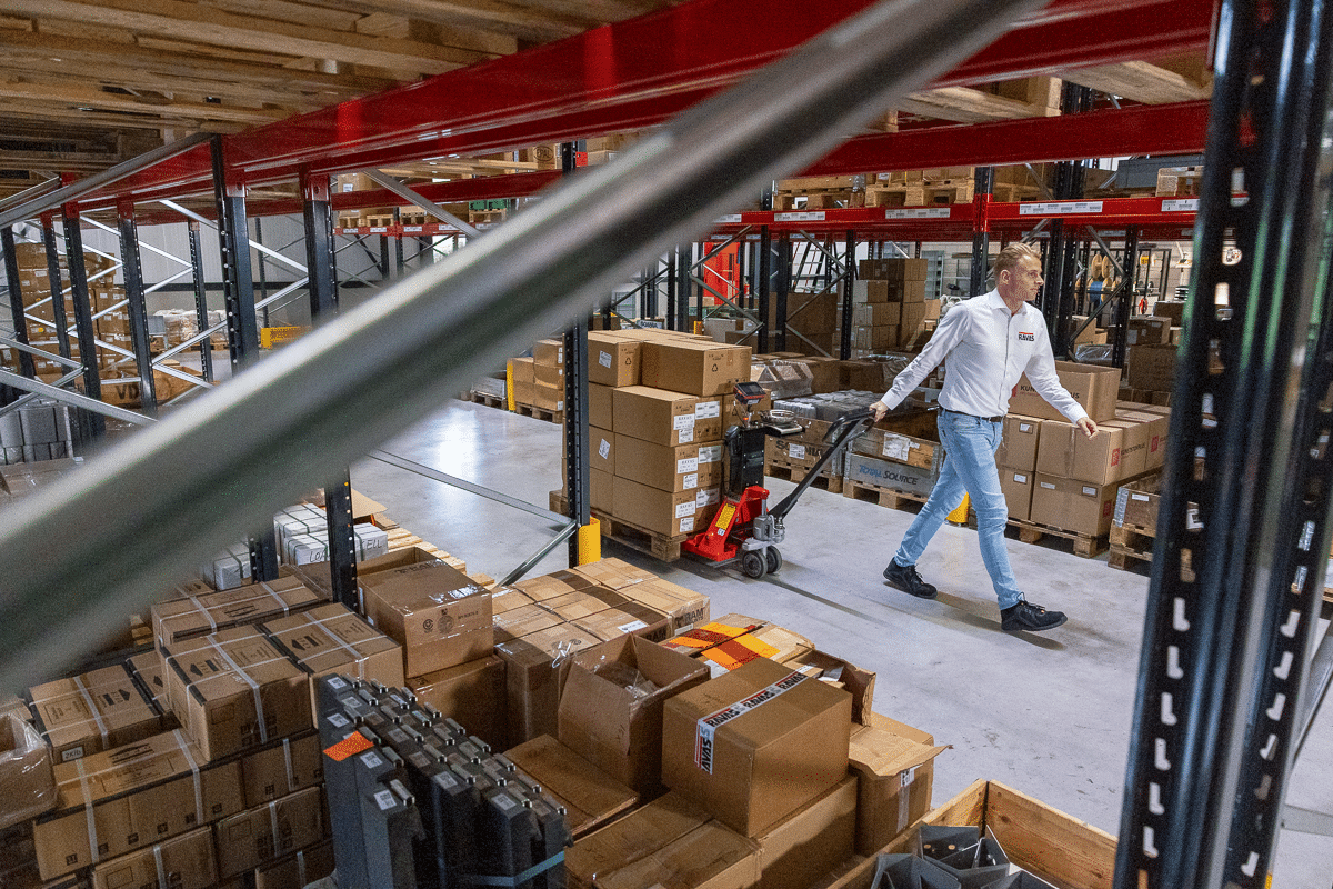RAVAS and Versland Selection BV are taking each other to the next level thanks to innovative weighing forklift forks 4