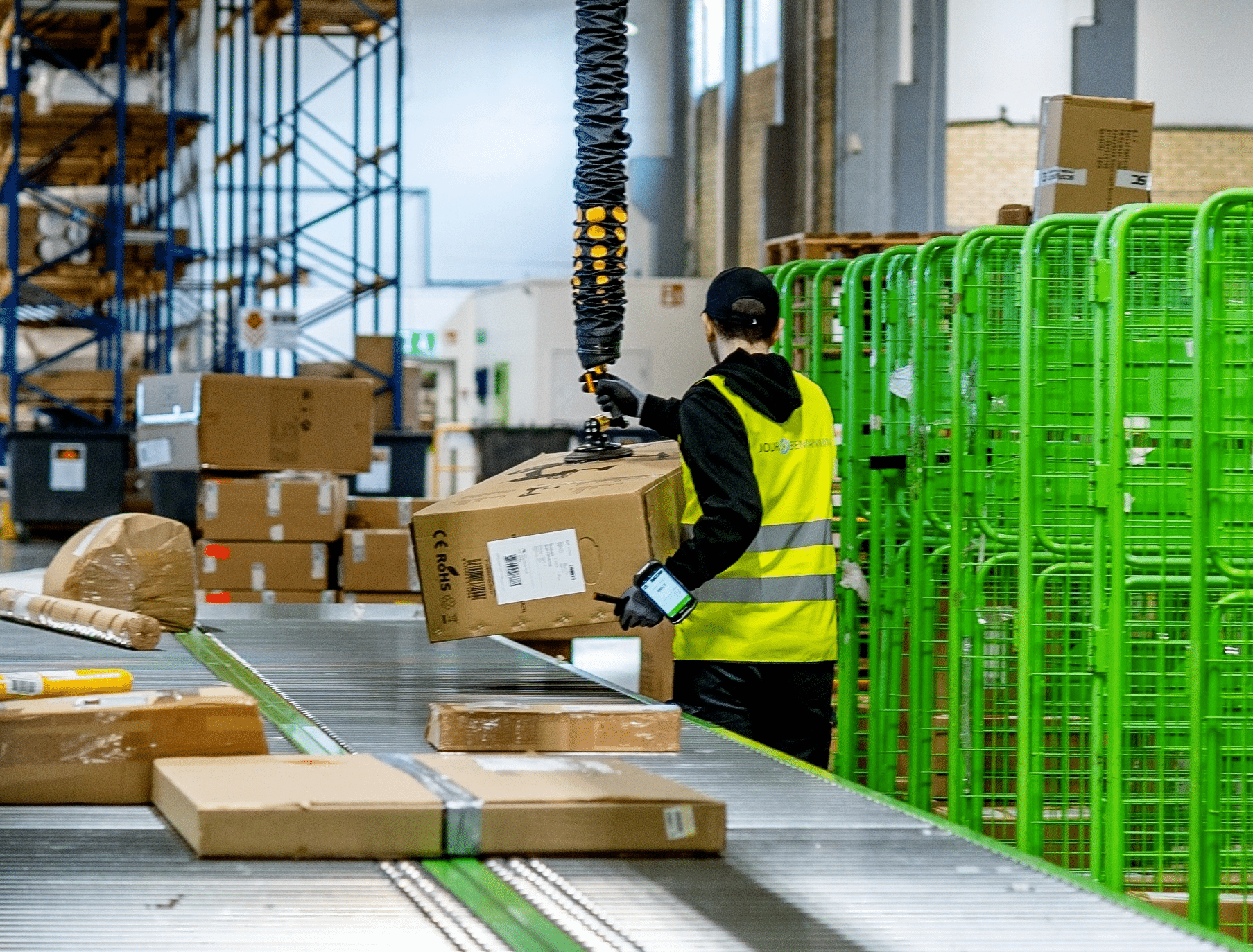 Ergonomische tilhulpmiddelen vormen waardevolle aanvulling op geautomatiseerde processen 2