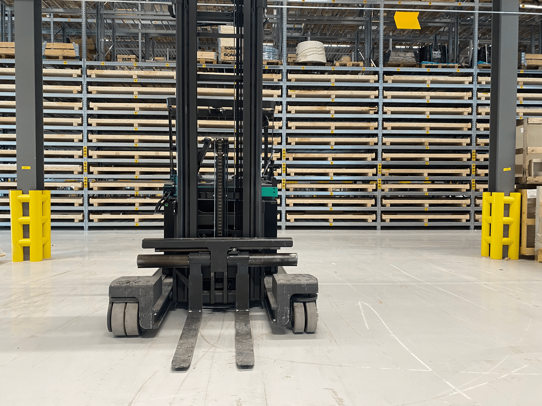 Machine manufacturer consistently chooses the same collision protection specialist 1