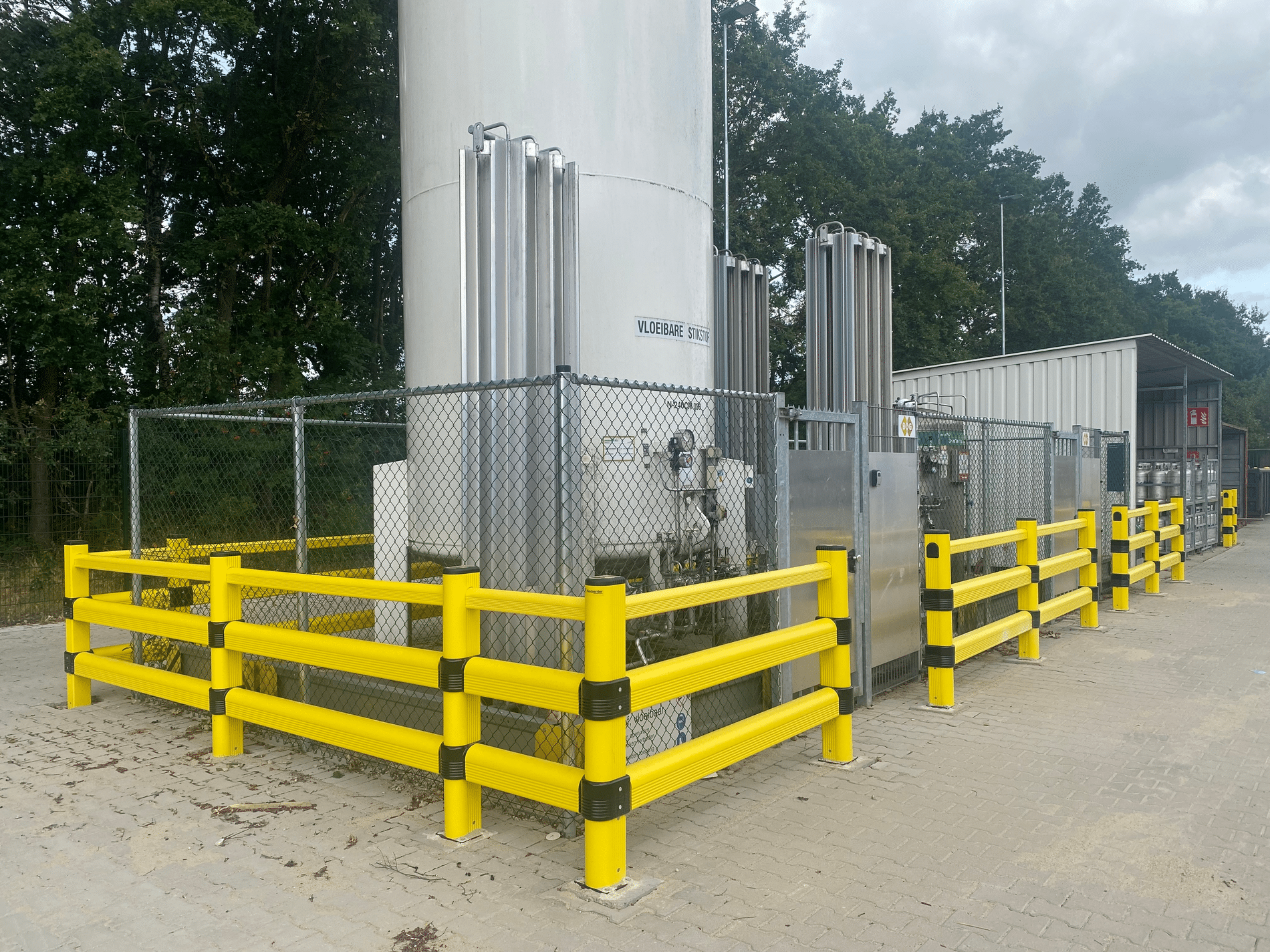 Machine manufacturer consistently chooses the same collision protection specialist 3