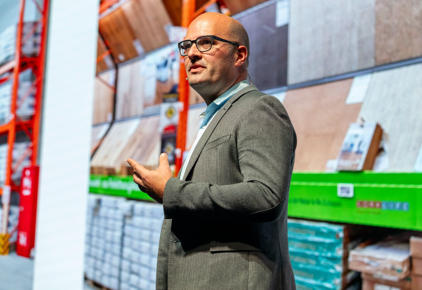Voor een retailer die zowel zakjes cement, lange houten balken als individuele schroeven verkoopt, bestaat er geen universele fulfilmentstrategie.